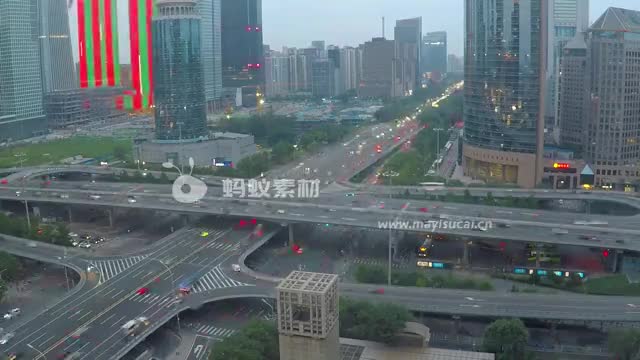 北京交通视频素材：黄昏时分北京的交通和摩天大楼4K-第2张图