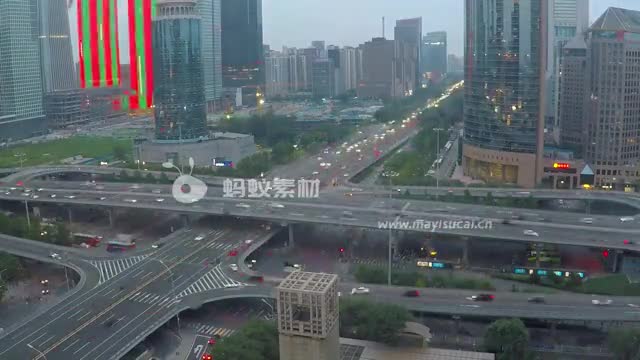 北京交通视频素材：黄昏时分北京的交通和摩天大楼4K-第3张图