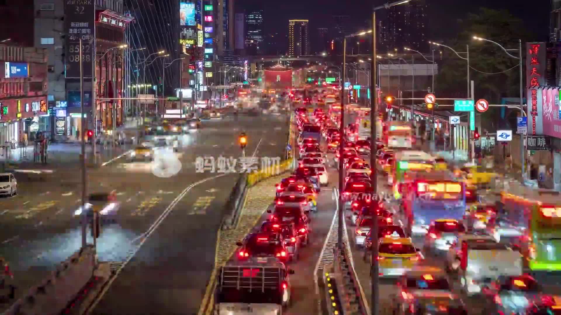 城市交通景观车水马龙的城市夜景高清实拍视频-第1张图